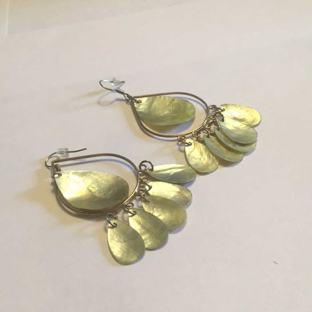 Shell earrings - Picture 2 of 2